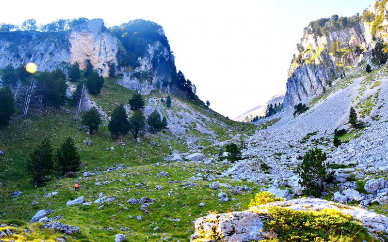 Mali i Tomorrit  Ndodhet në Qarkun e Beratit dhe Elbasanit në rrethet Berat, Skrapar e Gramsh.