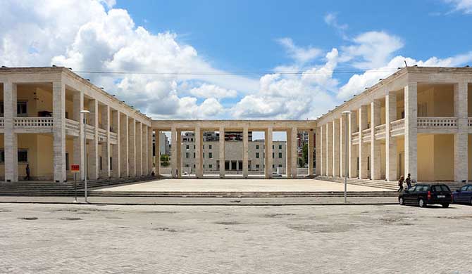 Das Nationale Archäologische Museum befindet sich am Nënë-Tereza-Platz in Tirana