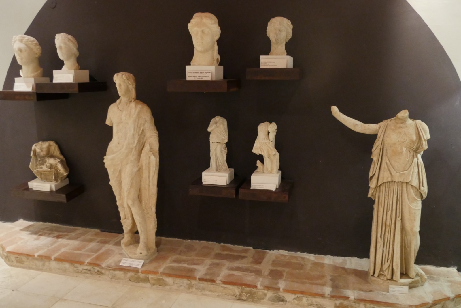 Das Archäologische Museum von Butrint befindet sich in der Akropolisburg, die zur antiken Stadt Butrint gehörte.
