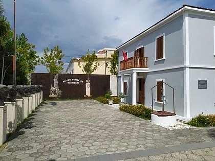 Muzeu Kombëtar i Pavarësisë është krijuar në vitin 1936 në Vlorë dhe është muzeu i parë shqiptar. 