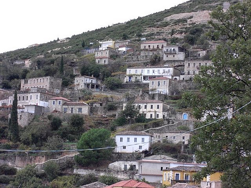 A unos 28 kilómetros de Saranda, el pueblo de Piqeras se encuentra entre Lukova y Borshit. 