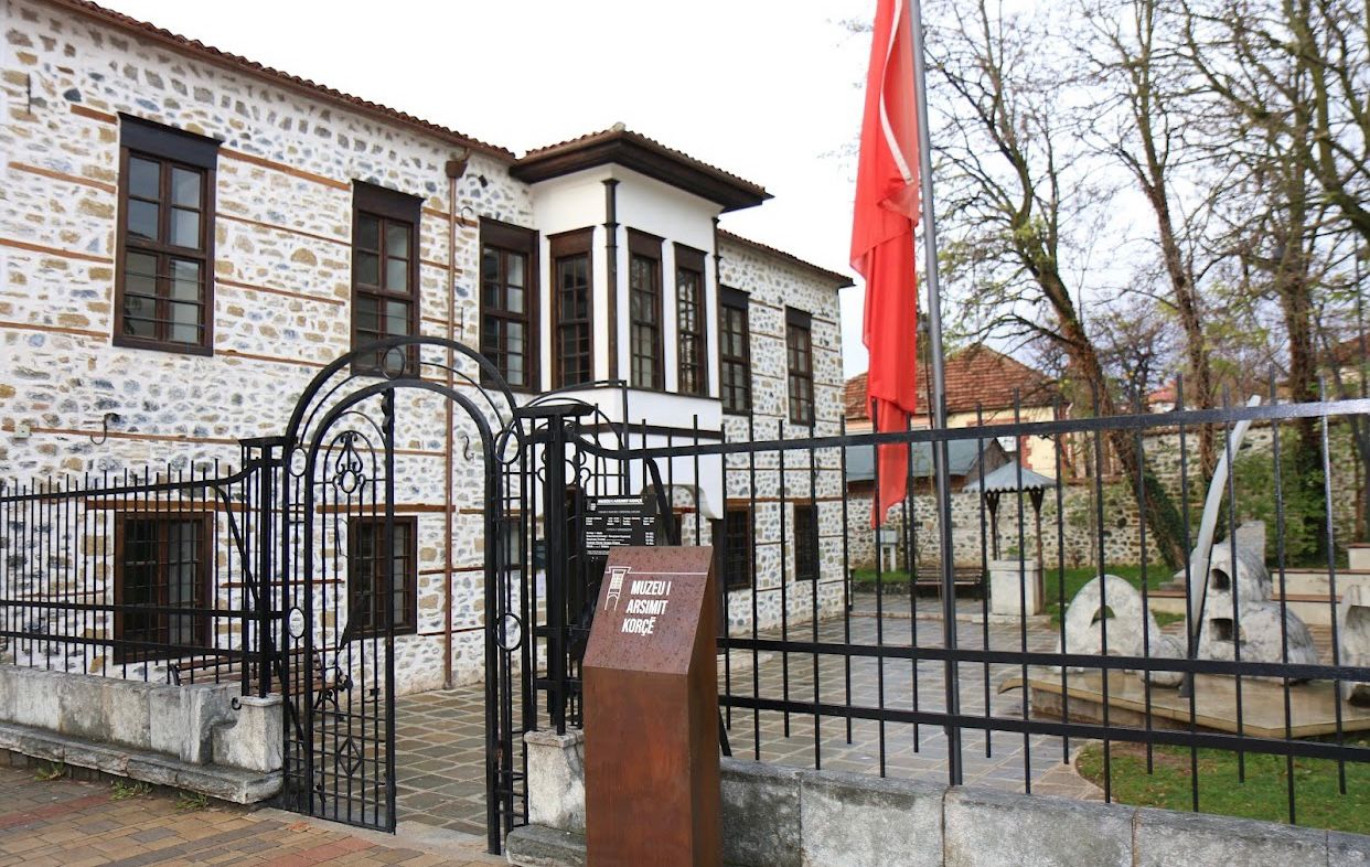 Das Nationalmuseum für Bildung befindet sich im Gebäude der ersten albanischen Schule, die am 7. 