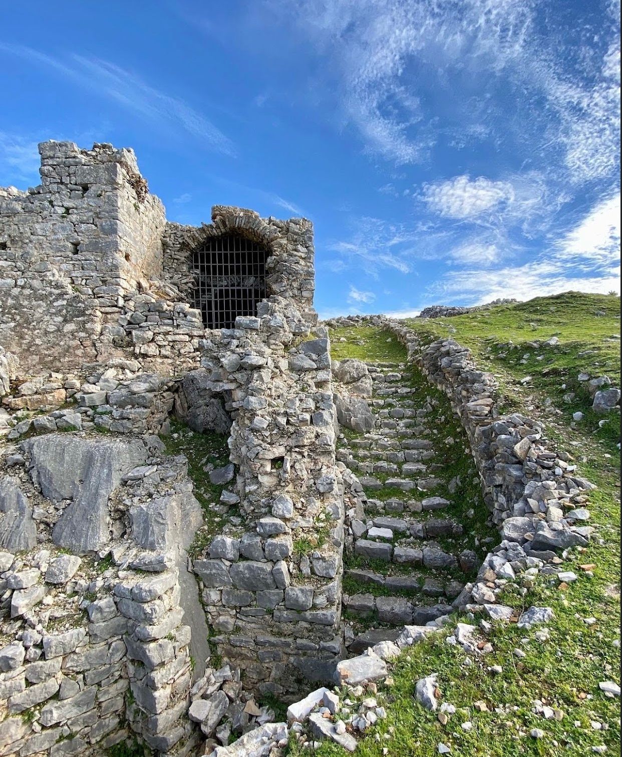 Rrënojat e Manastirit të 40 Shenjtorëve 