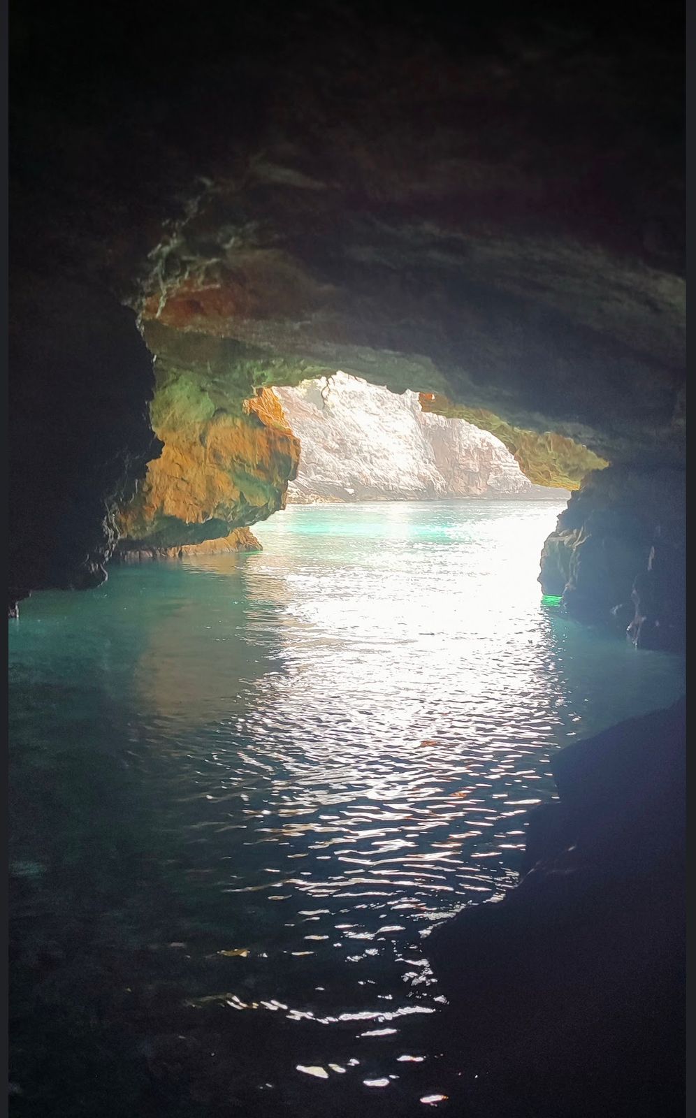 La cueva de Dafina se encuentra en la península de Karaburun, Vlora.
