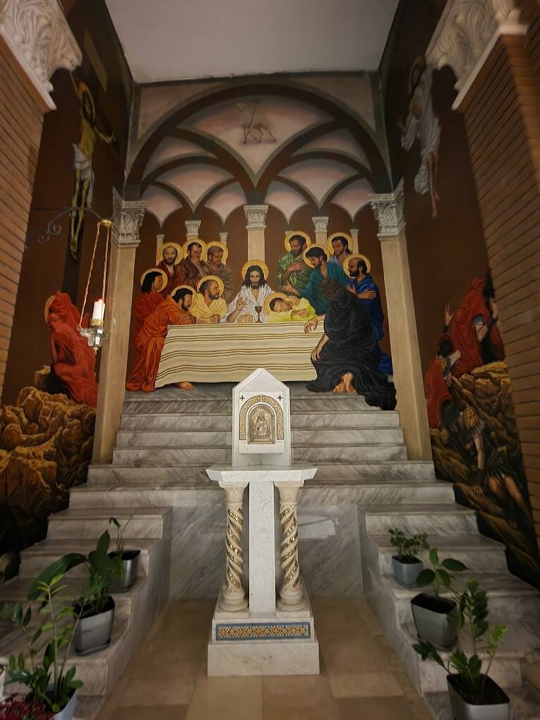 Kisha Katolike Zemra e Krishtit në Tiranë është një monument i rëndësishëm i trashëgimisë kulturore dhe një qendër e jetës fetare për komunitetin katolik